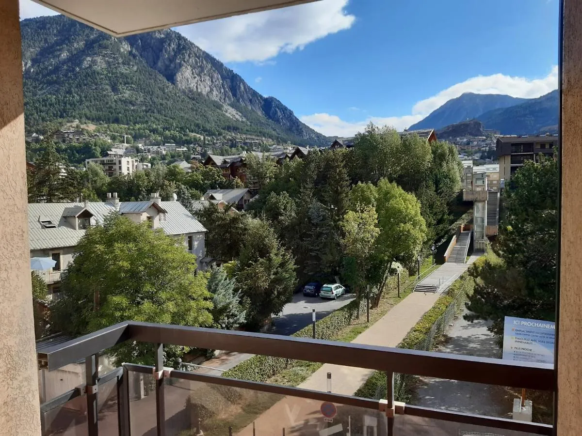 Sweet Apartment With Direct Access To Skiing Briançon